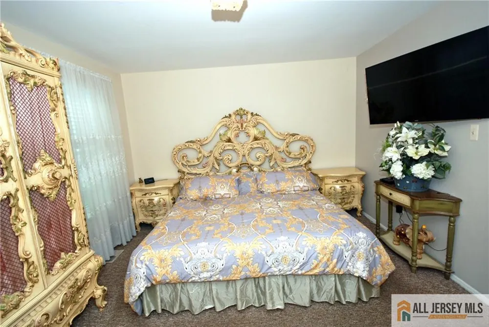12 Dorchester Drive Monroe, NJ 08831