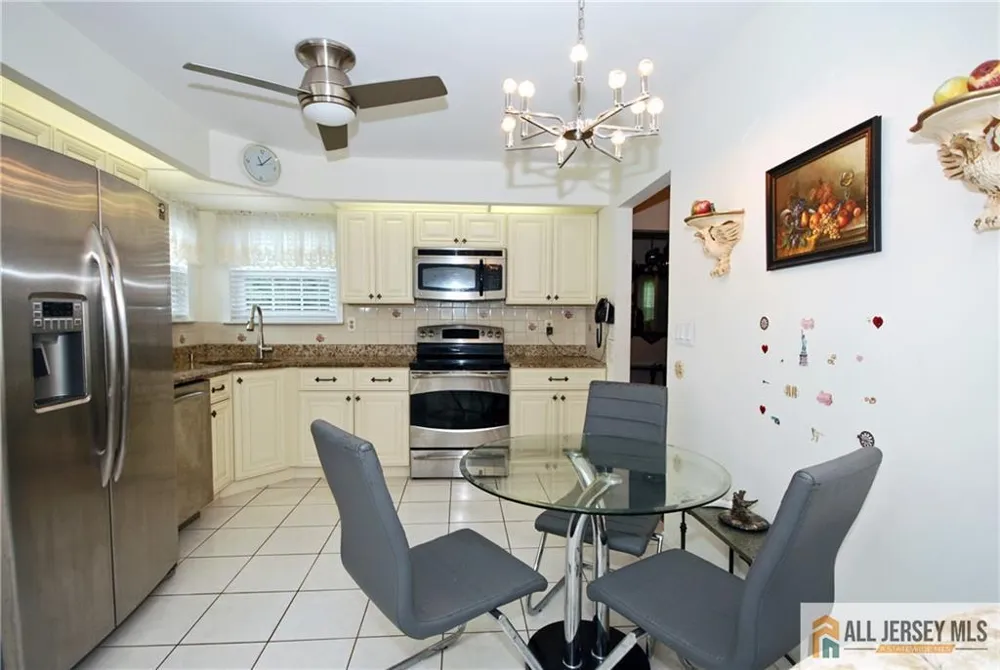 12 Dorchester Drive Monroe, NJ 08831