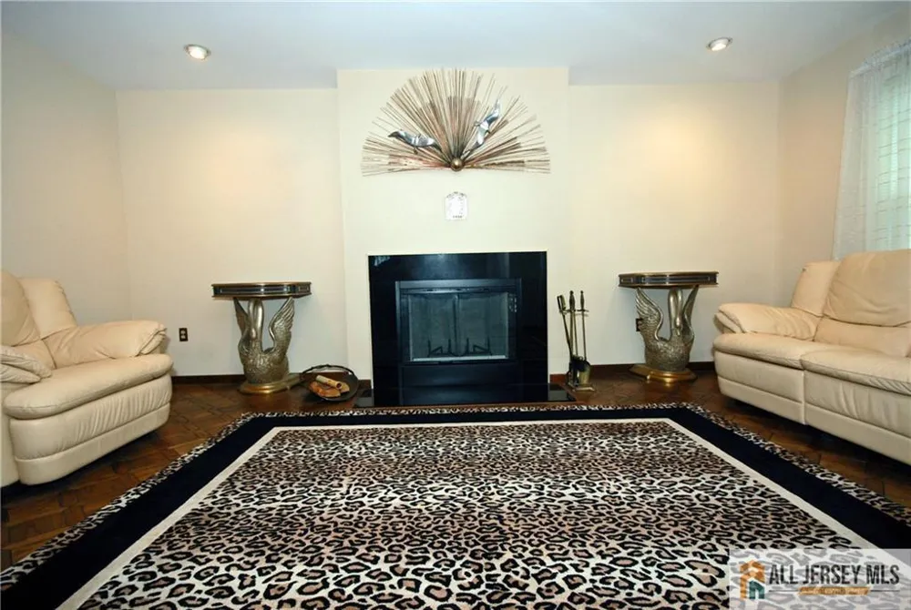12 Dorchester Drive Monroe, NJ 08831