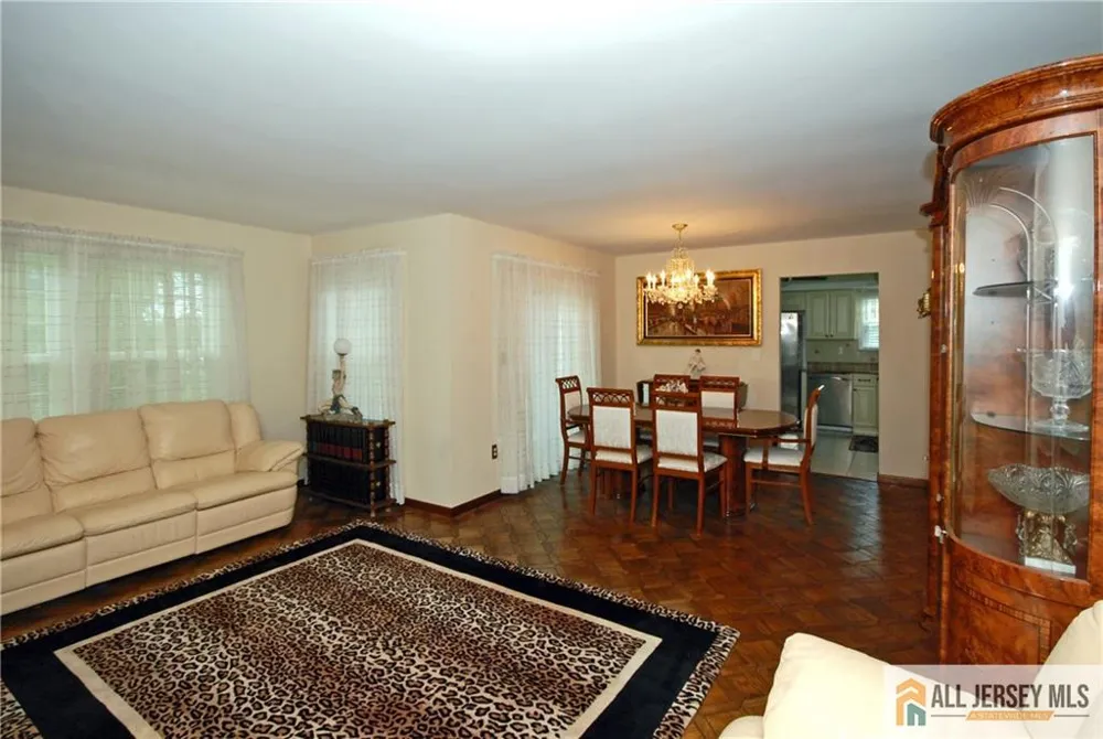 12 Dorchester Drive Monroe, NJ 08831