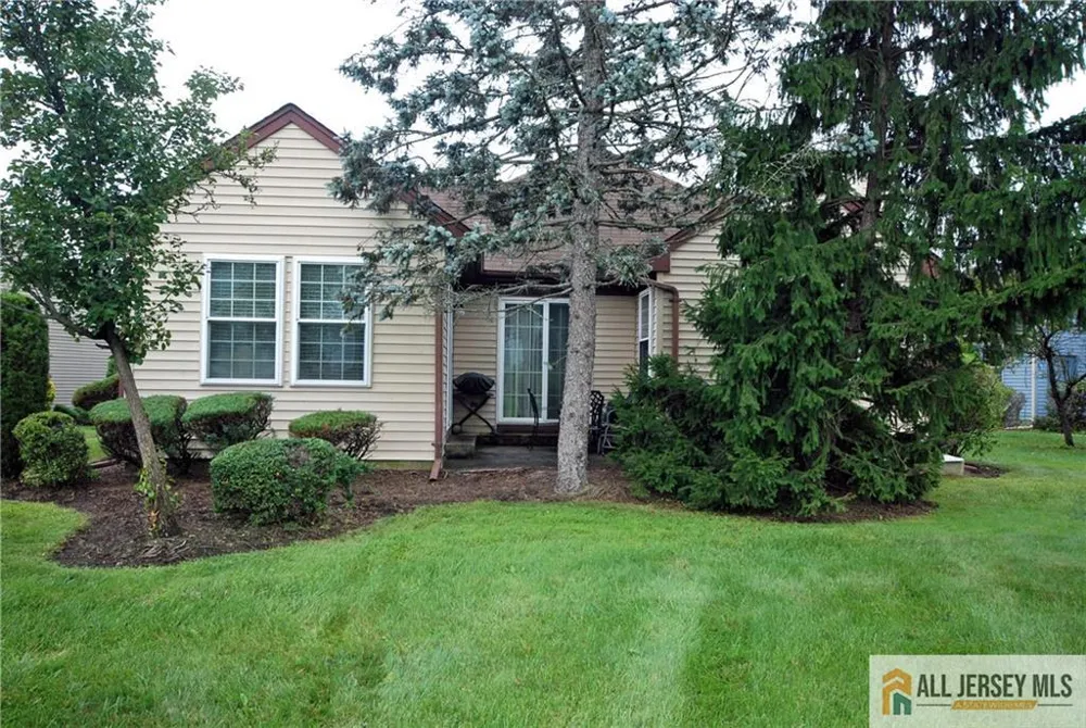 12 Dorchester Drive Monroe, NJ 08831