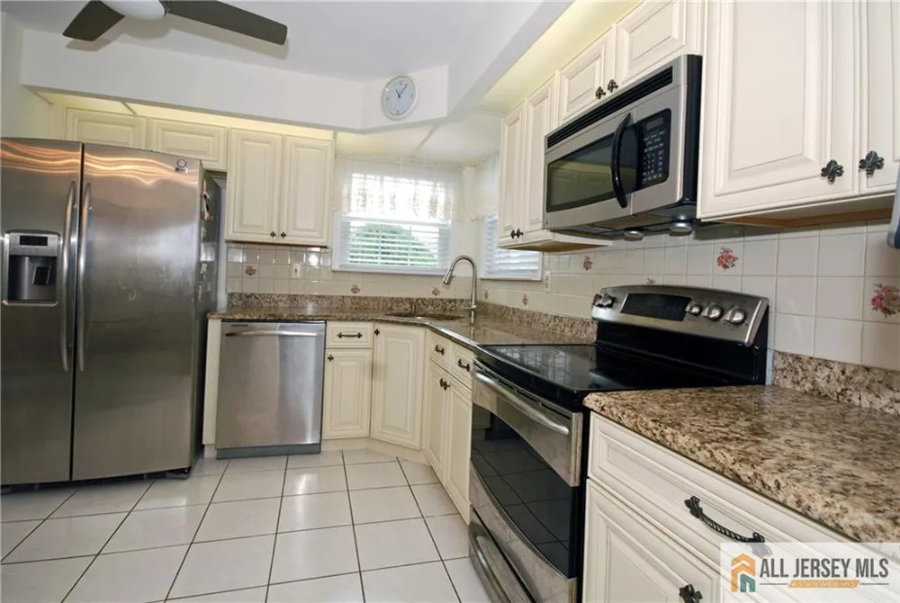 12 Dorchester Drive Monroe, NJ 08831