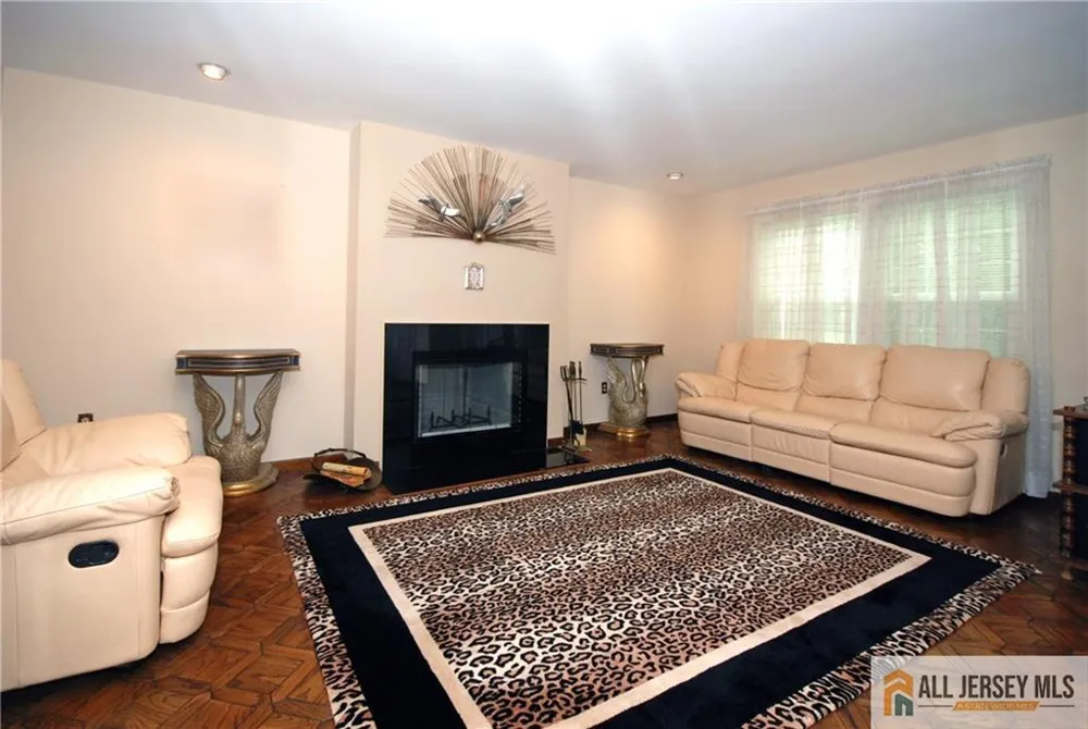 12 Dorchester Drive Monroe, NJ 08831