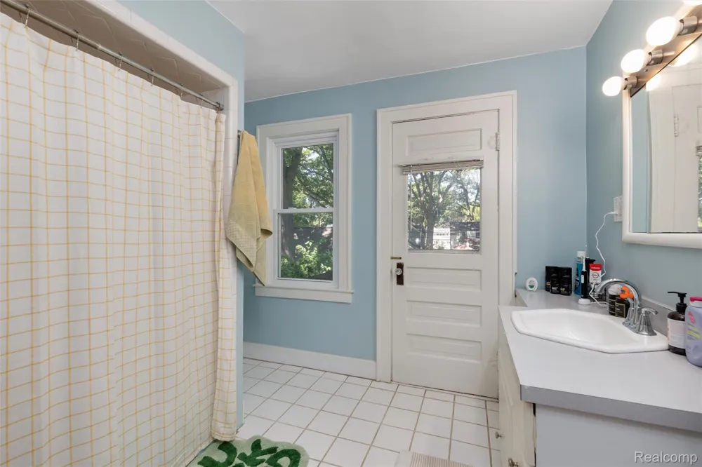 1007 E 6th Street Royal Oak City, MI 48067