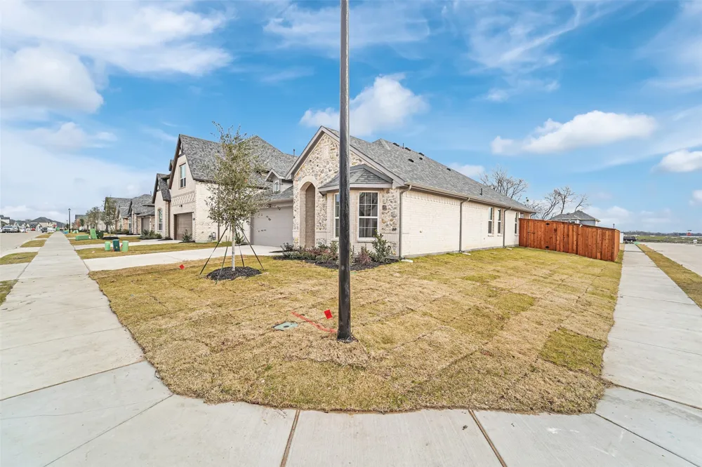 2901 Cantoni Creek Princeton, TX 75407