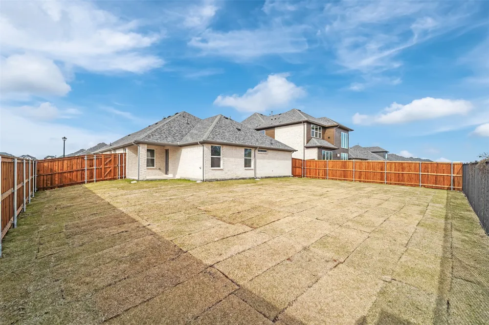 2901 Cantoni Creek Princeton, TX 75407