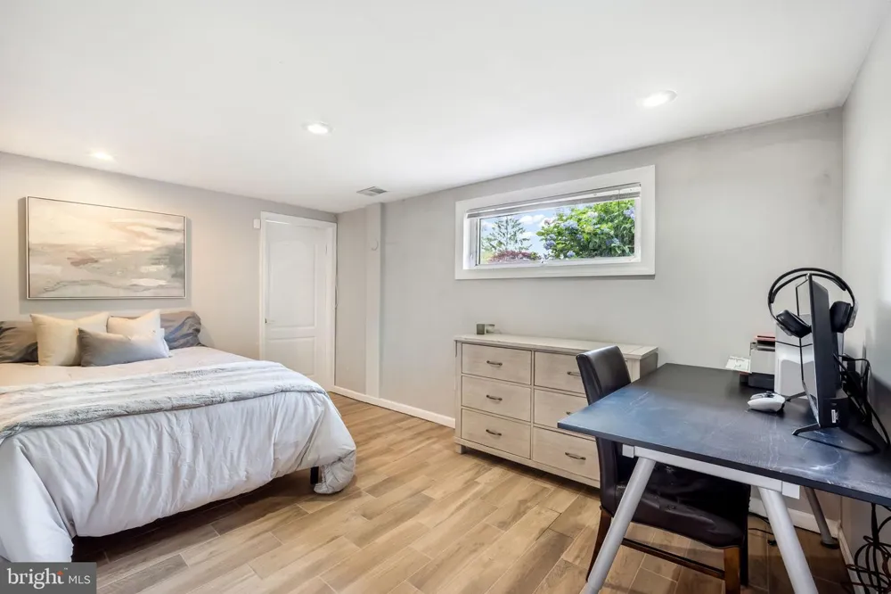 8926 CROMWELL DRIVE Springfield, VA 22151