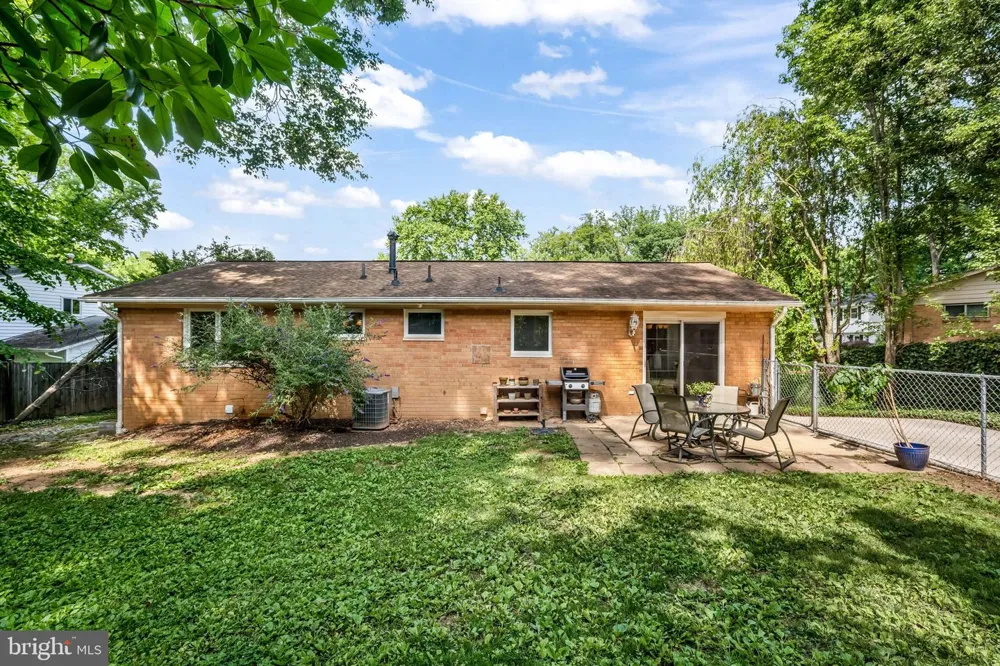 8926 CROMWELL DRIVE Springfield, VA 22151