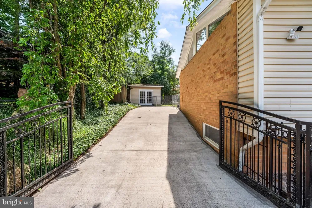 8926 CROMWELL DRIVE Springfield, VA 22151