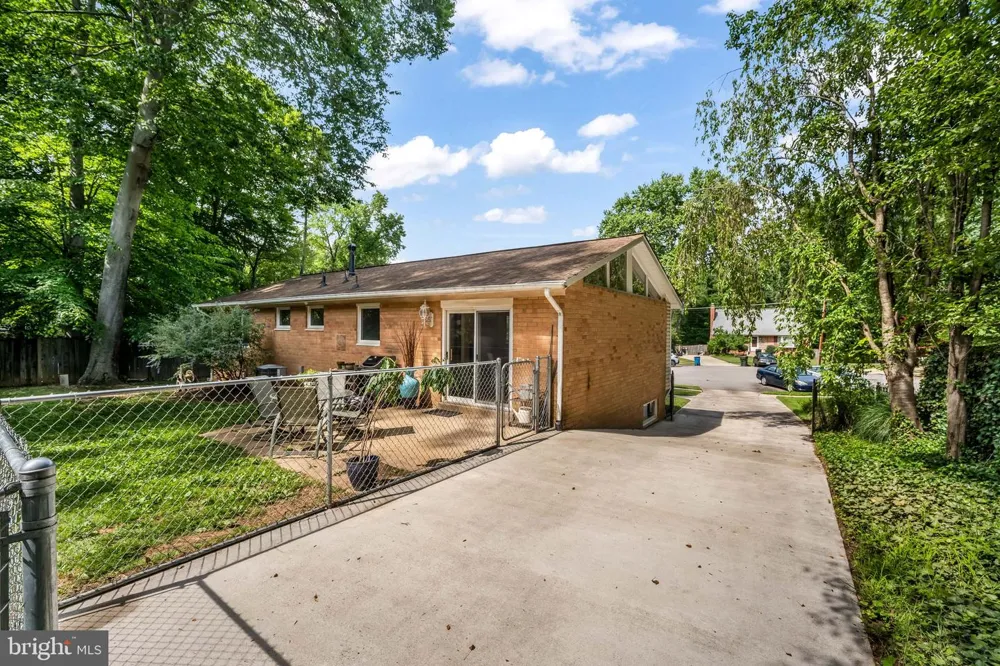 8926 CROMWELL DRIVE Springfield, VA 22151