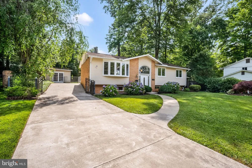 8926 CROMWELL DRIVE Springfield, VA 22151