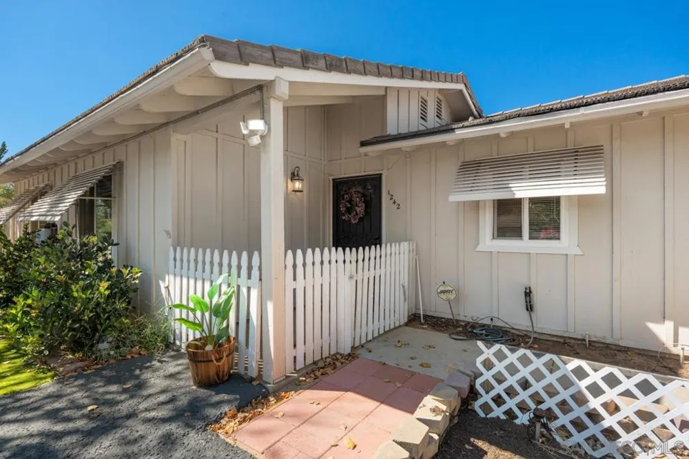 1242 Hillcrest Lane Fallbrook, CA 92028