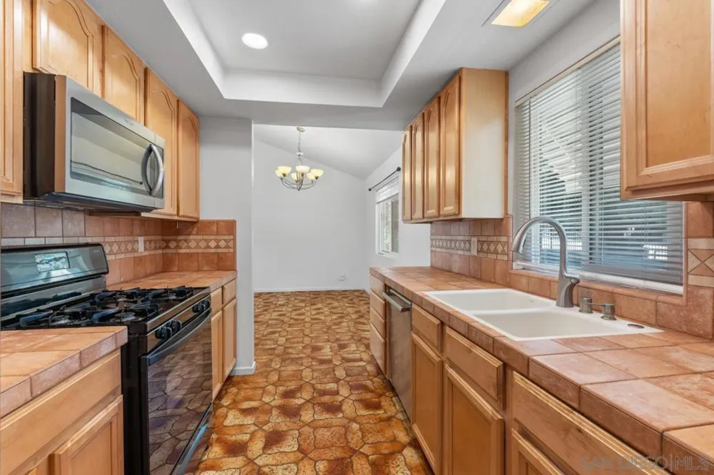 1242 Hillcrest Lane Fallbrook, CA 92028