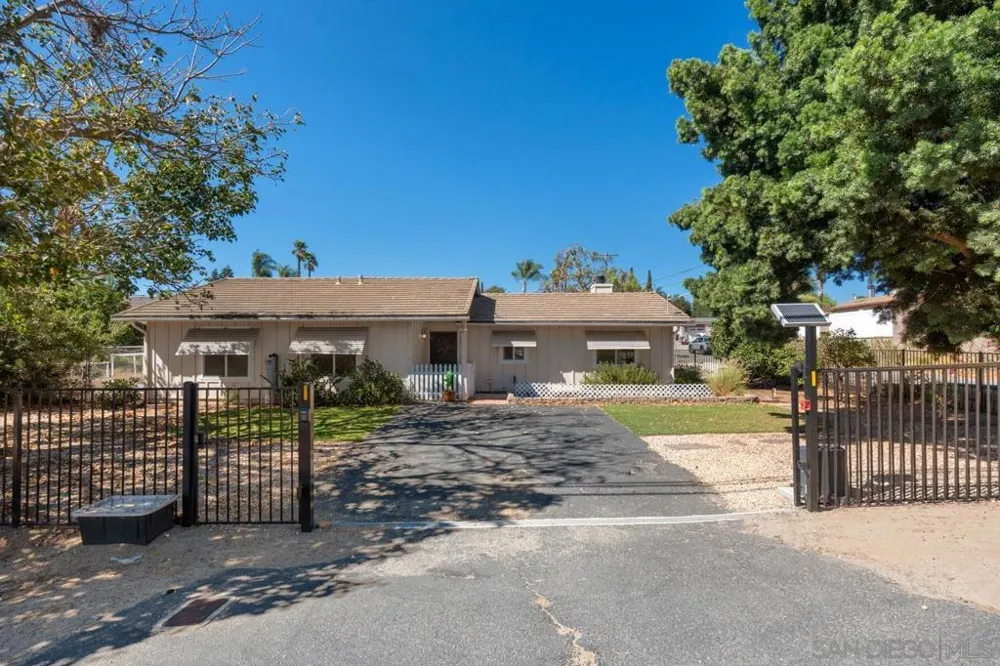 1242 Hillcrest Lane Fallbrook, CA 92028