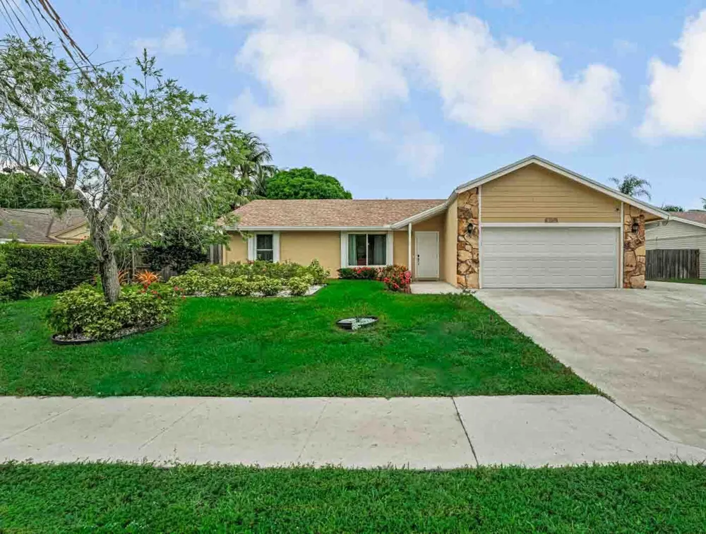 427 Las Palmas Street Royal Palm Beach, FL 33411
