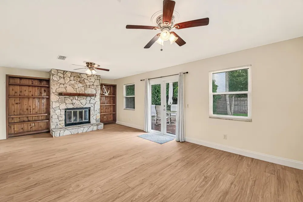 427 Las Palmas Street Royal Palm Beach, FL 33411