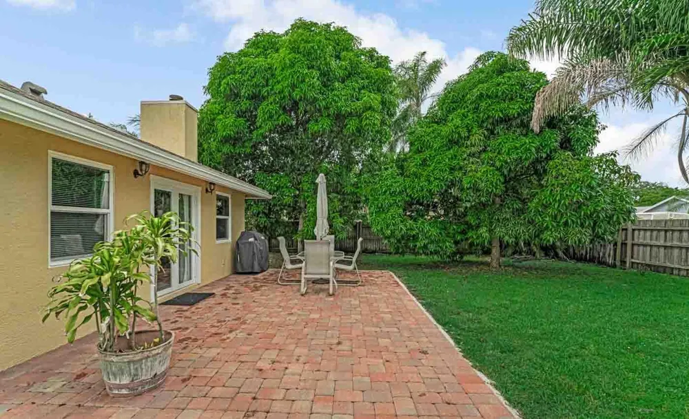 427 Las Palmas Street Royal Palm Beach, FL 33411