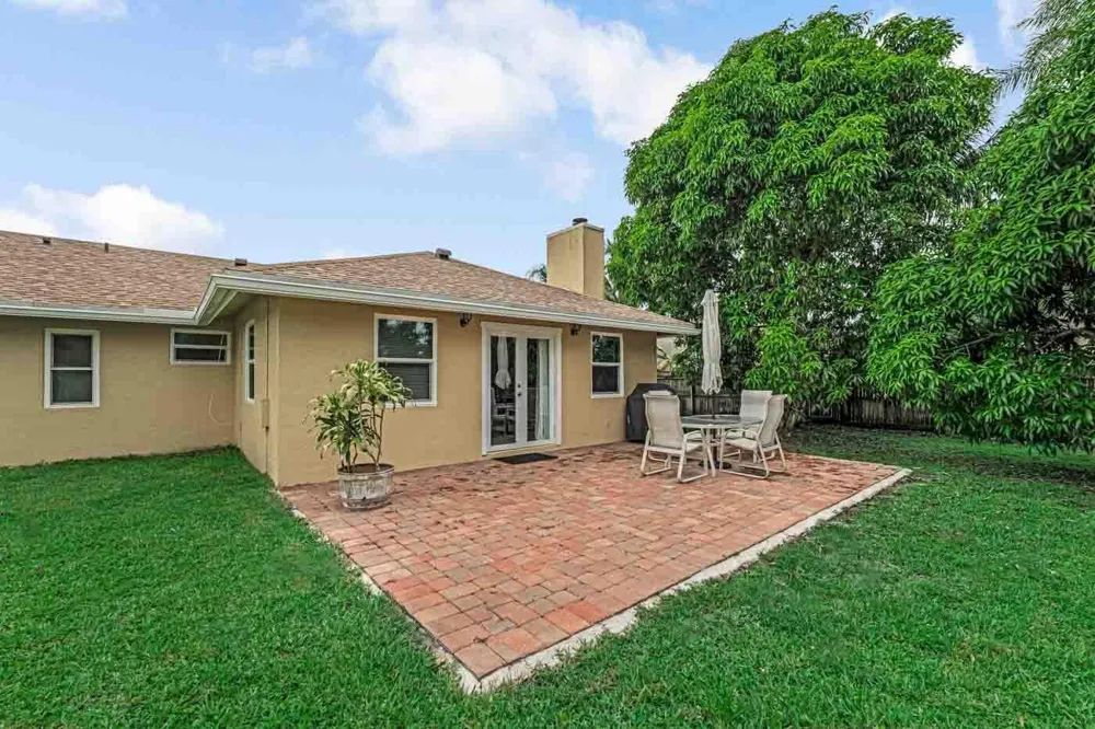 427 Las Palmas Street Royal Palm Beach, FL 33411