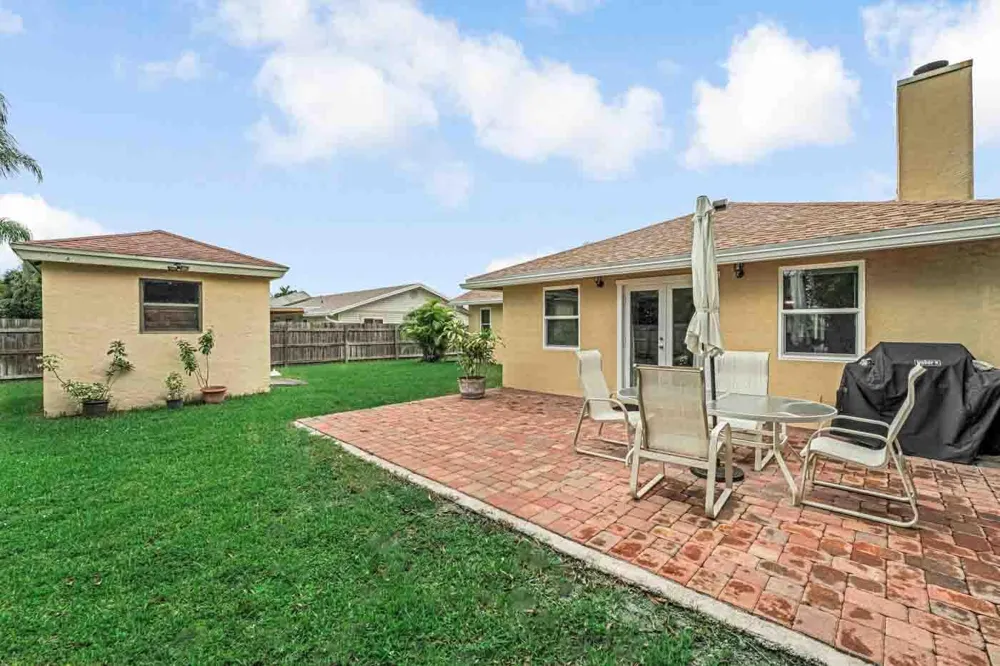 427 Las Palmas Street Royal Palm Beach, FL 33411