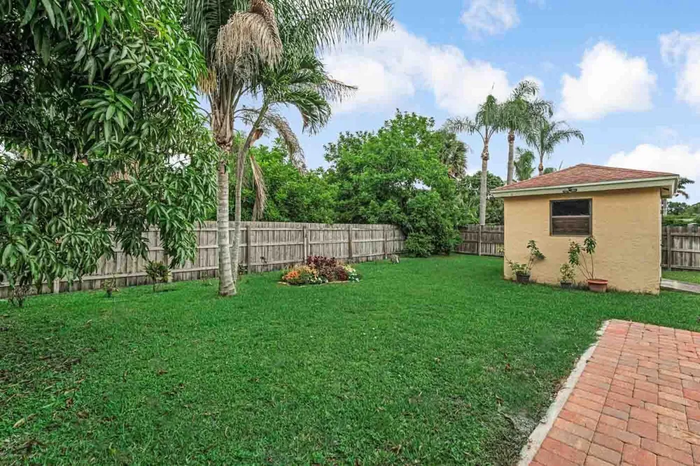 427 Las Palmas Street Royal Palm Beach, FL 33411