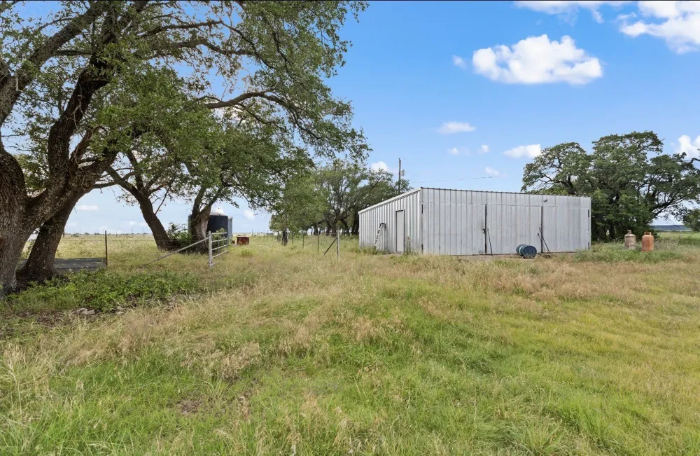 1806 County Road 2425 Iredell, TX 76649