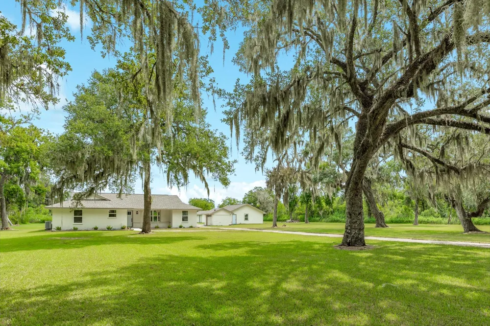 16508 County Road 729 Brazoria, TX 77422