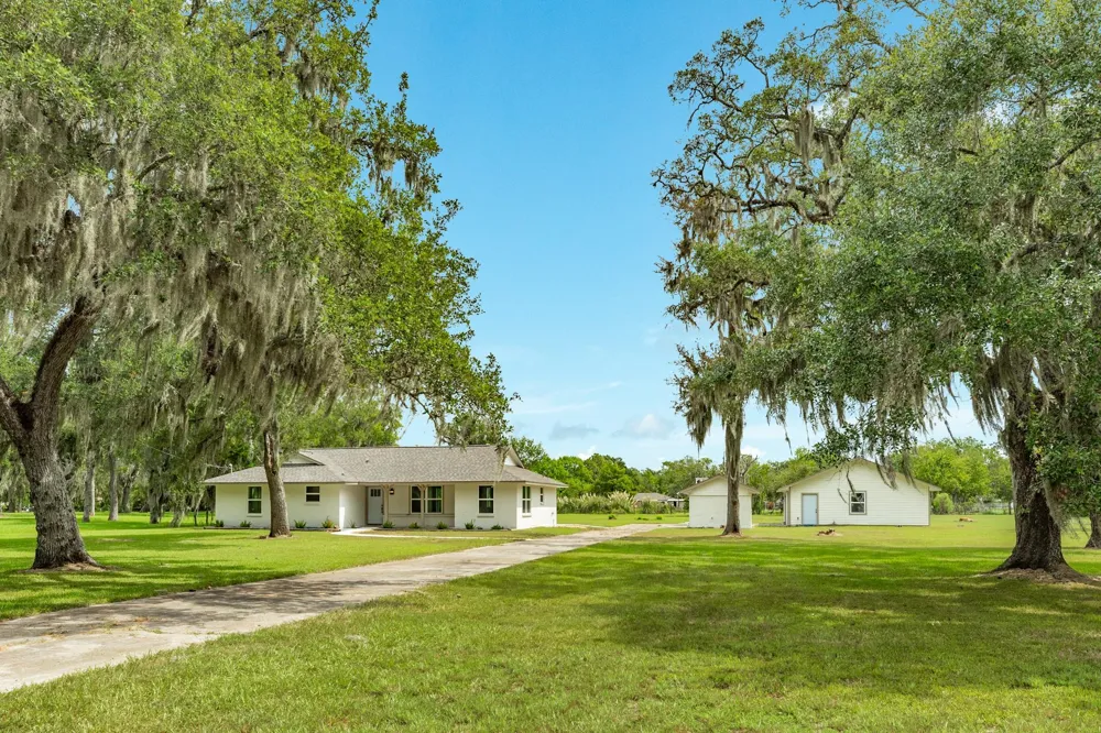 16508 County Road 729 Brazoria, TX 77422