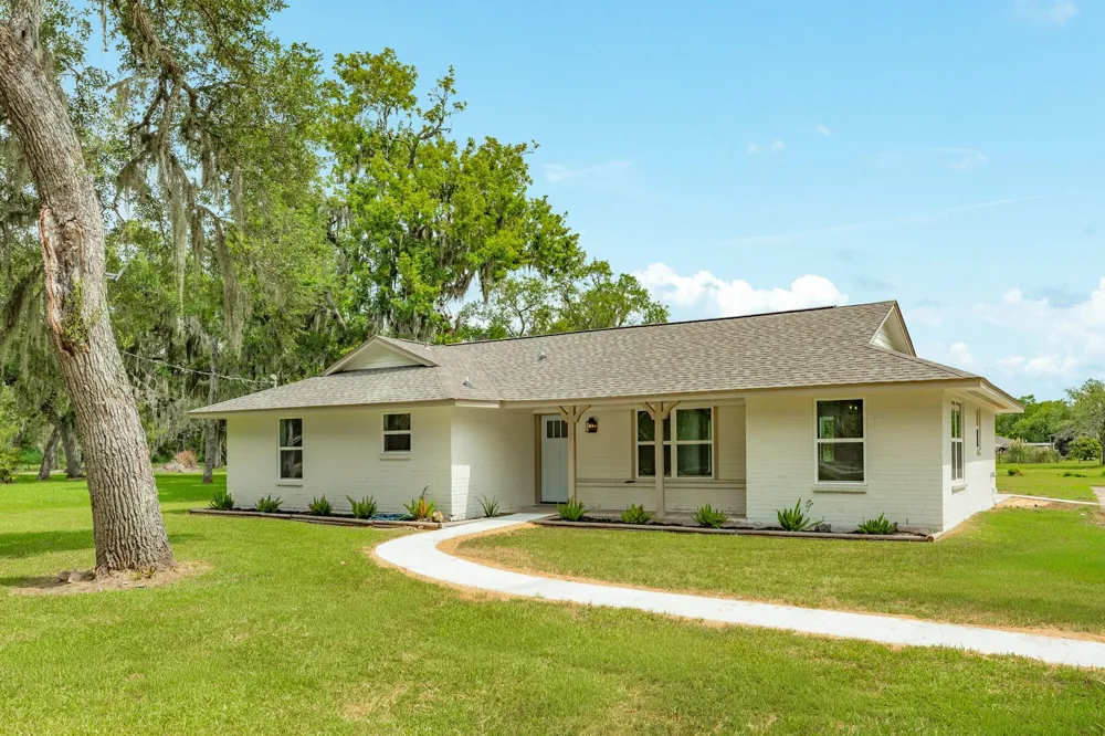 16508 County Road 729 Brazoria, TX 77422
