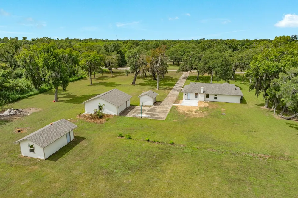 16508 County Road 729 Brazoria, TX 77422