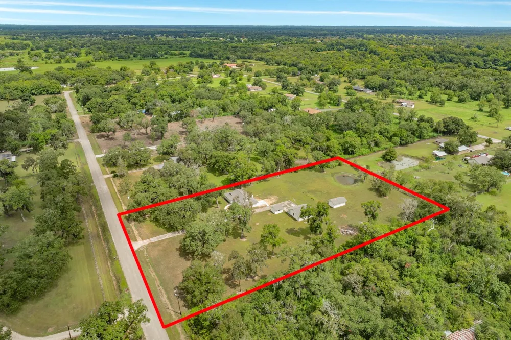16508 County Road 729 Brazoria, TX 77422