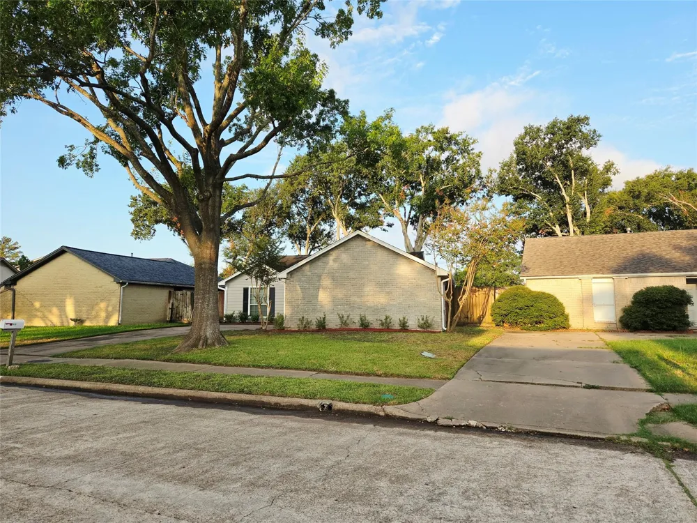 6711 Stonewater Houston, TX 77084