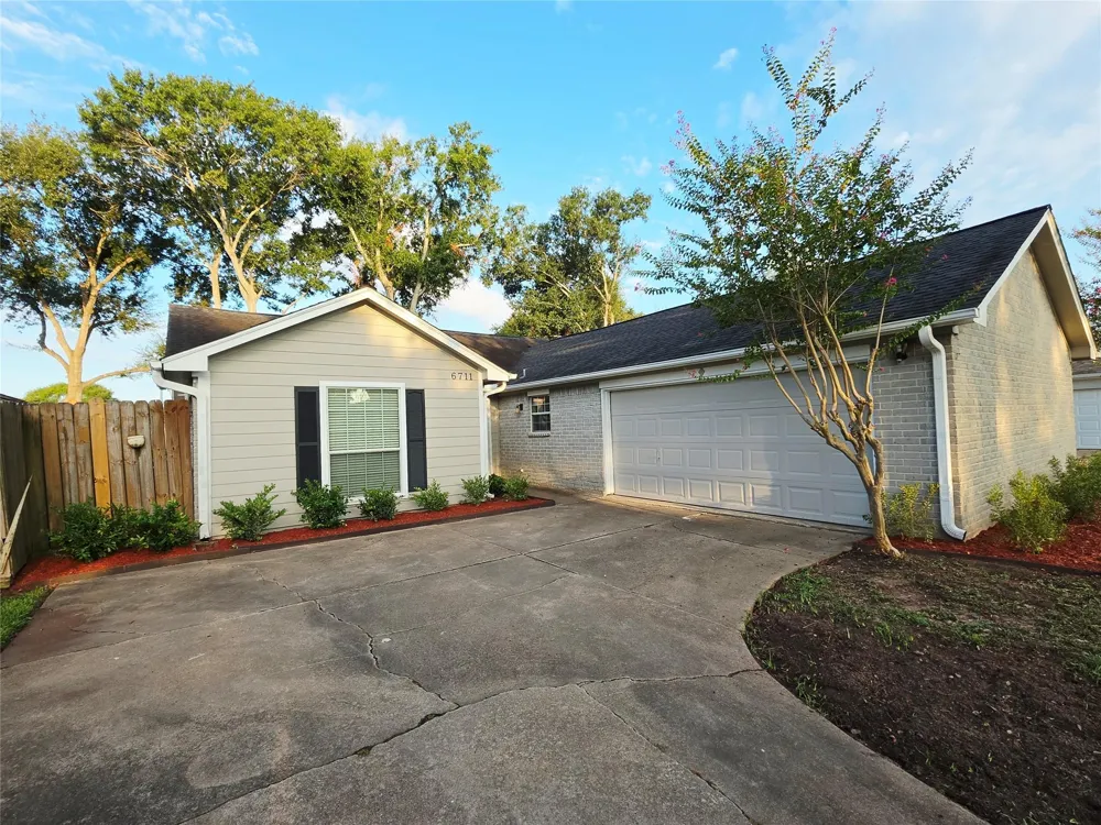 6711 Stonewater Houston, TX 77084