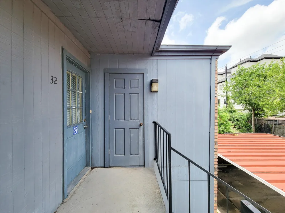6202 Skyline #32 Houston, TX 77057