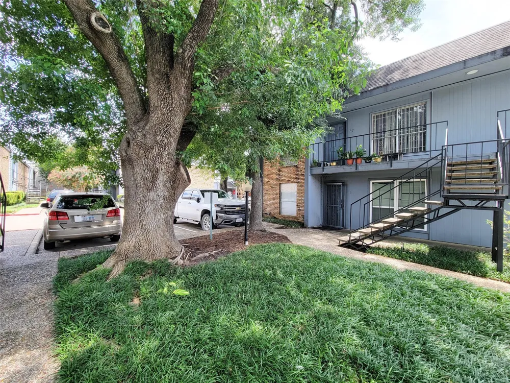 6202 Skyline #32 Houston, TX 77057