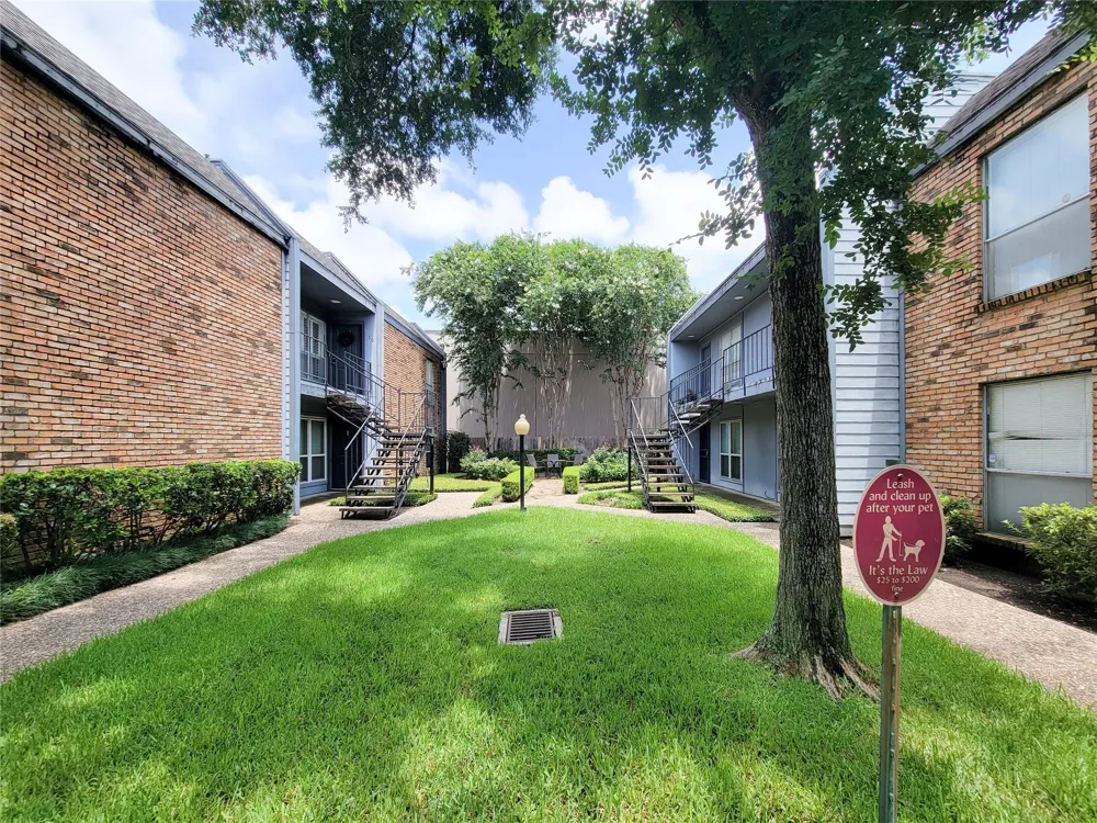 6202 Skyline #32 Houston, TX 77057