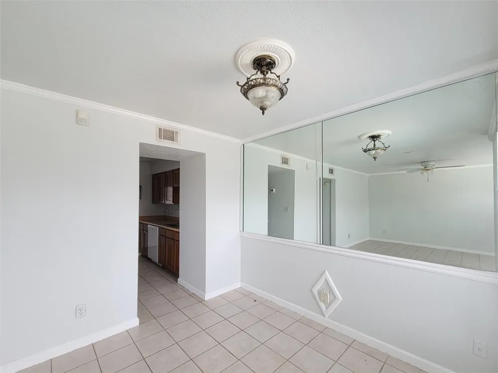 6202 Skyline #32 Houston, TX 77057
