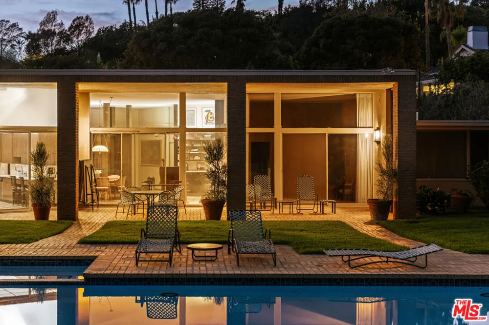 1058 Hillcrest Road Beverly Hills, CA 90210
