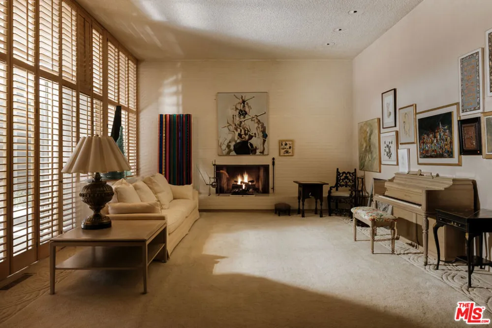 1058 Hillcrest Road Beverly Hills, CA 90210