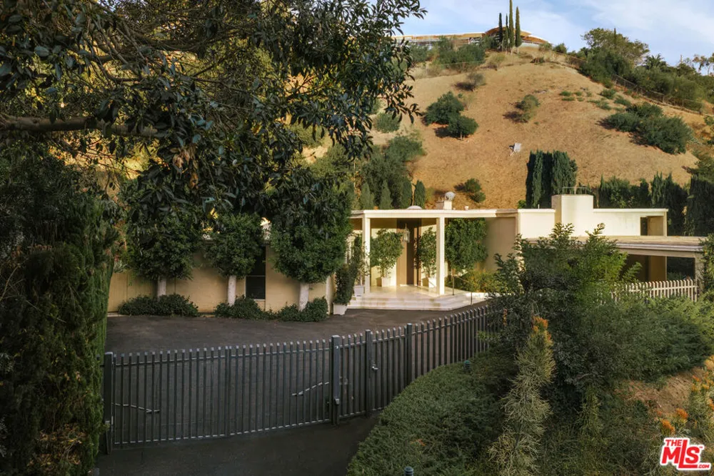 1058 Hillcrest Road Beverly Hills, CA 90210
