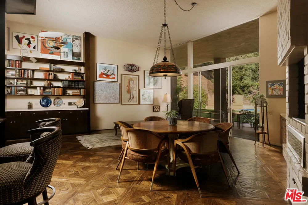 1058 Hillcrest Road Beverly Hills, CA 90210