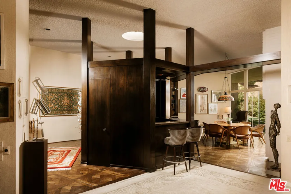 1058 Hillcrest Road Beverly Hills, CA 90210