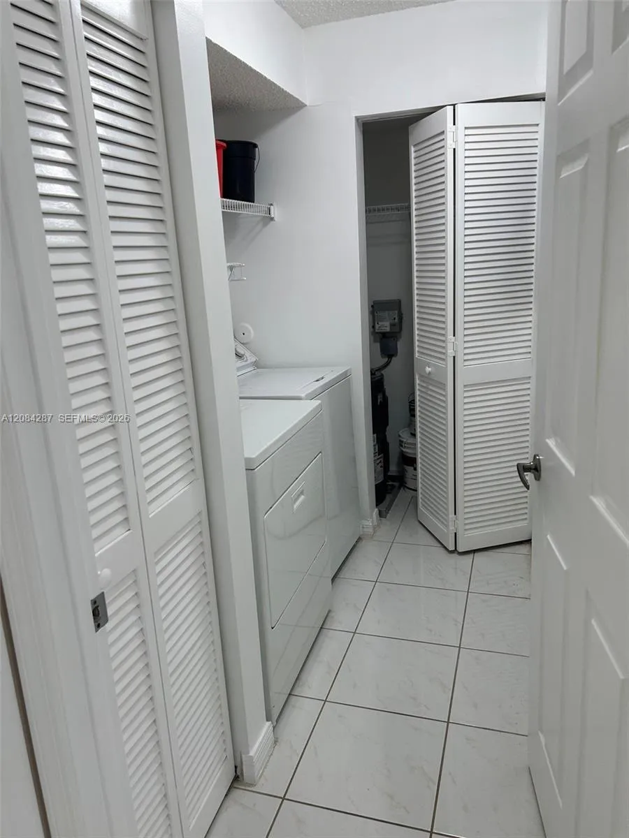 2541 Nob Hill Rd #109 Sunrise, FL 33322