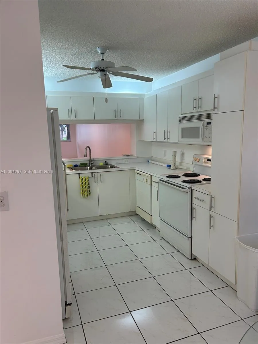 2541 Nob Hill Rd #109 Sunrise, FL 33322