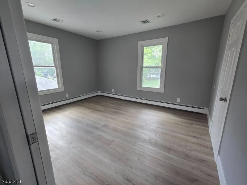 41 Demott Ave Clifton City, NJ 07011