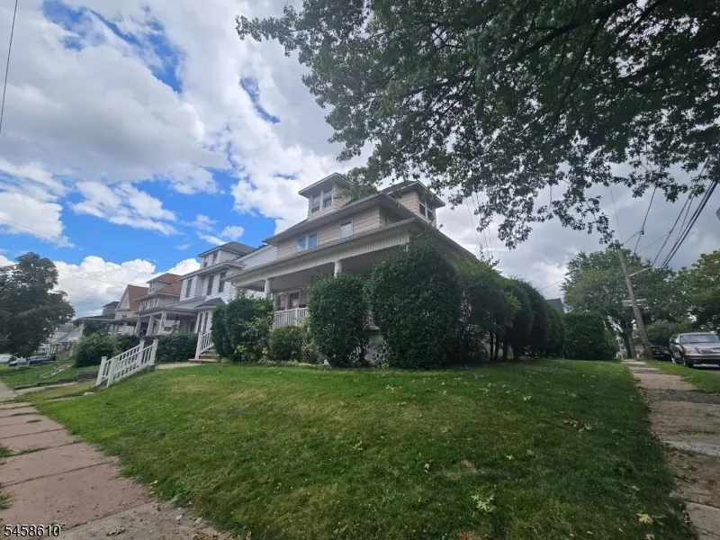 41 Demott Ave Clifton City, NJ 07011