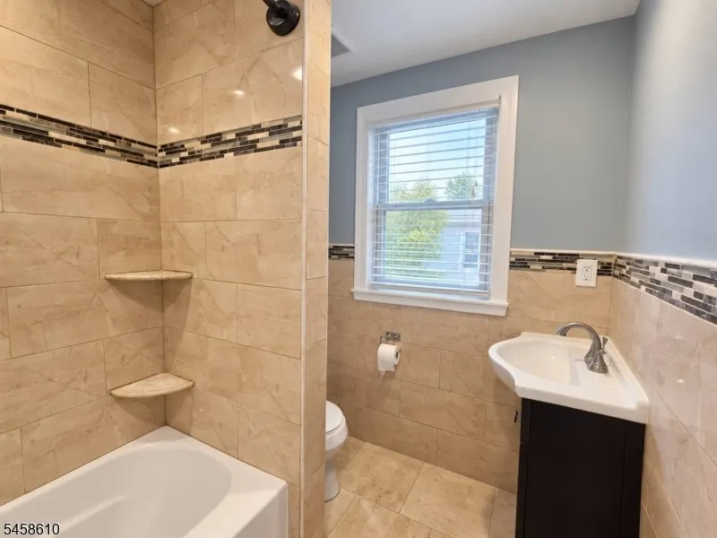 41 Demott Ave Clifton City, NJ 07011
