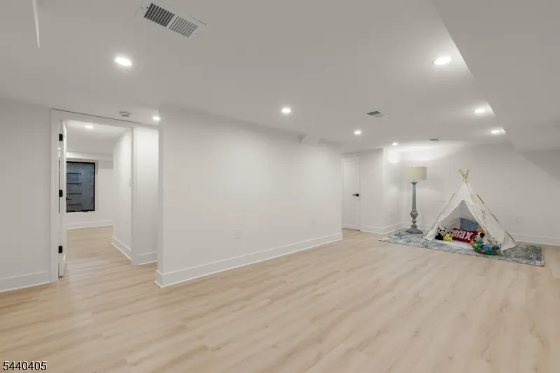 34 Pine Ter Millburn, NJ 07078