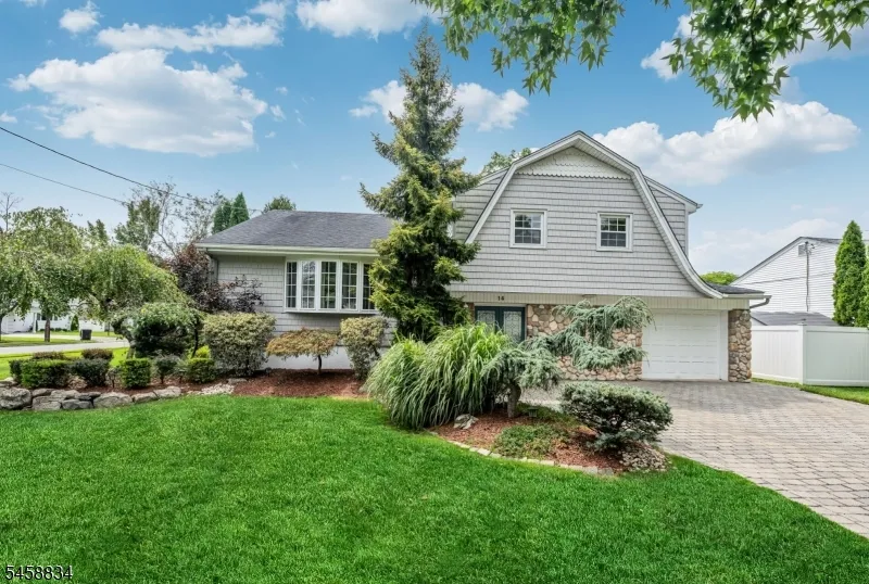 14 Aspen Ct Paramus, NJ 07652