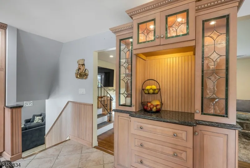 14 Aspen Ct Paramus, NJ 07652