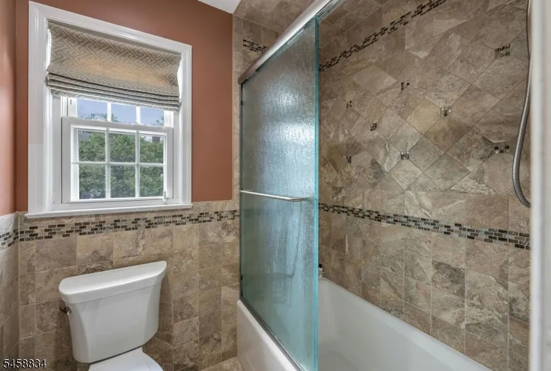 14 Aspen Ct Paramus, NJ 07652